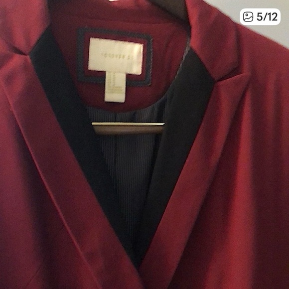 🫶🏾Chic Women's Burgundy Blazer🫶🏾 - Picture 3 of 12